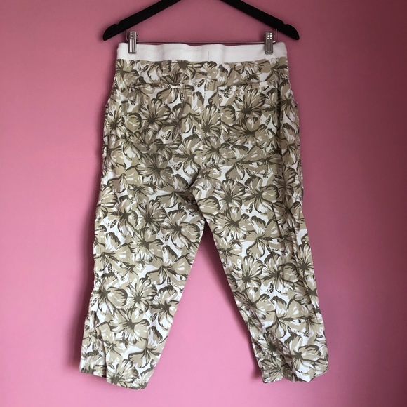 🔹2/$30🔹 Size 10 Floral Brown Capris - Picture 6 of 10